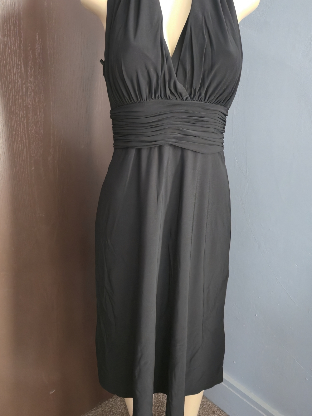 Jones Wear Black Halter V-Neck Ruched Waist Midi Dress